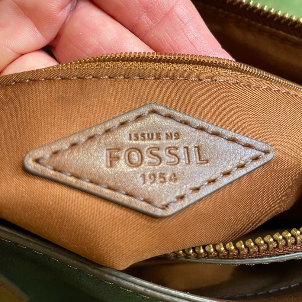 Fossil crossbody purse.  Navy and tan combo.